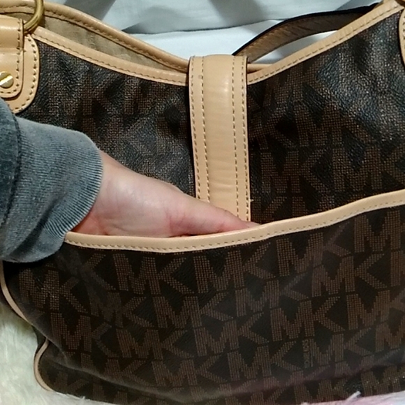 EASTER SALE! Authentic Michael Kors Jet Set Two Way  Shoulder bag Gently Used - Picture 7 of 16